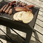 Összecsukható fém grill asztal